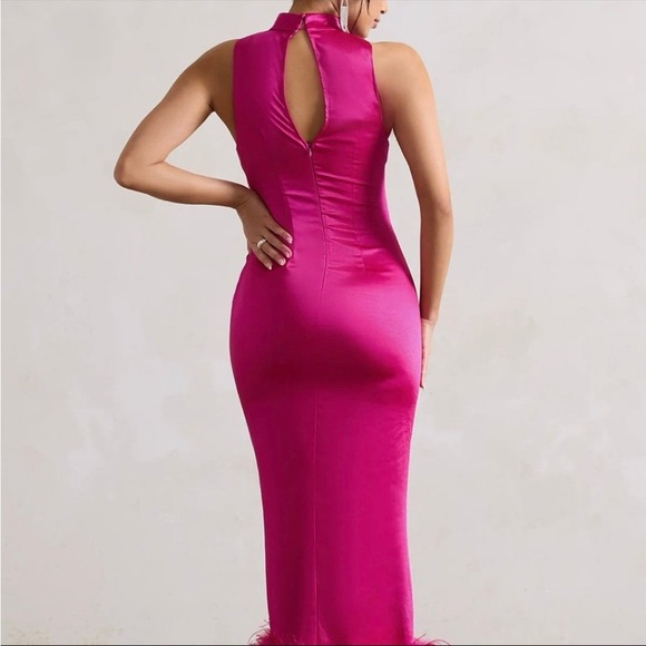 Club London - ZOE
DARK PINK SATIN TWIST SPLIT MAXI DRESS WITH FEATHER TRIM - Picture 2 of 6